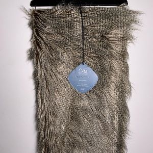 De Moocci Faux Fur Throw Blanket